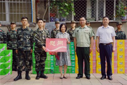 “八一”慰问暖军心：朝阳区八里庄街道倾听军人心声解决士兵困难